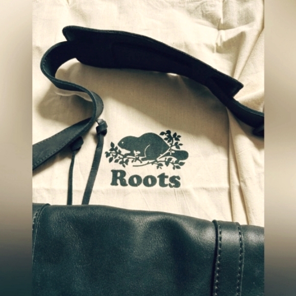 💼 Roots Messenger Bag - Picture 8 of 16